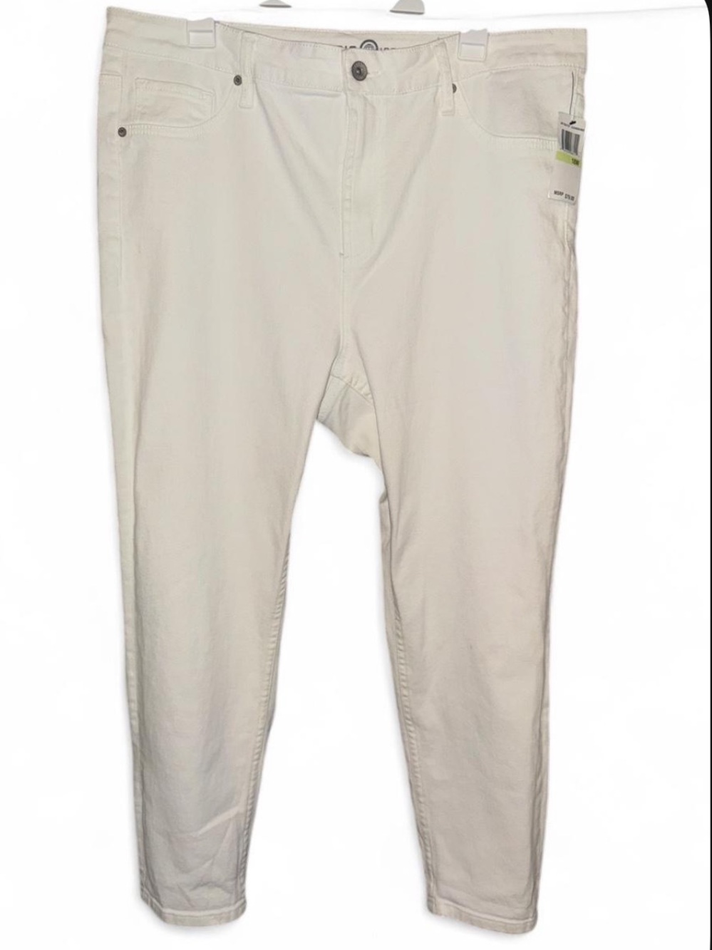 Max Studio Women High Rise White Jeans Sz 18W NWT